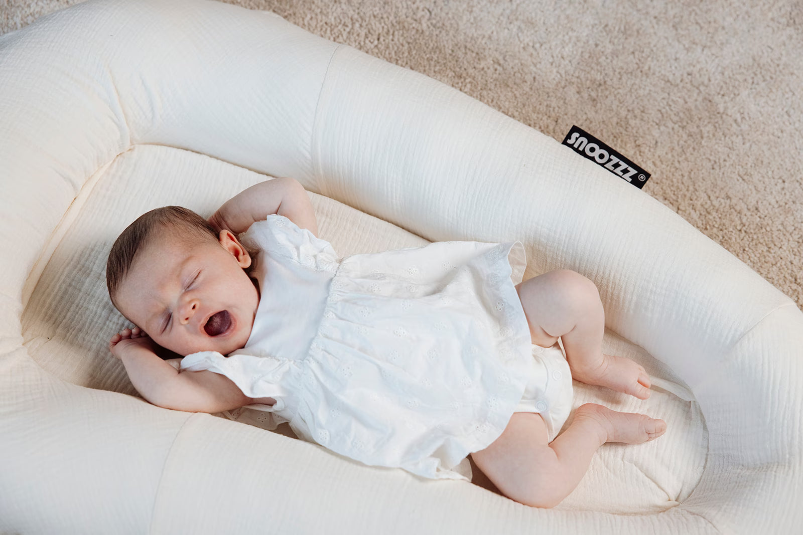 Wintertijd & baby: zo help je je kleintje soepel door de klokwissel heen (zonder 05:00-wekker) 