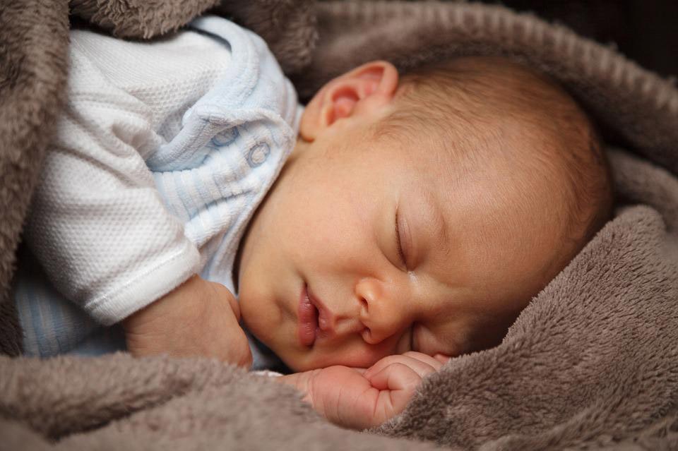 Baby omrollen: wanneer doe jij het en wanneer doet je baby het?